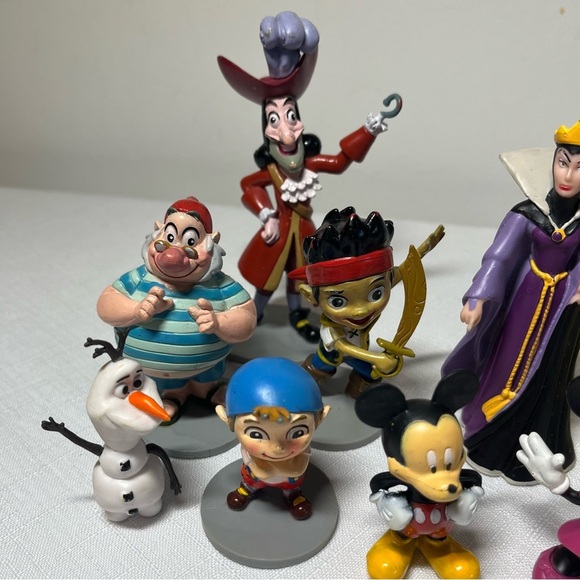 Disney Character Figurine Set. Collectible. Evil queen. Doc. Donald. Daisy. Mick - Picture 5 of 7